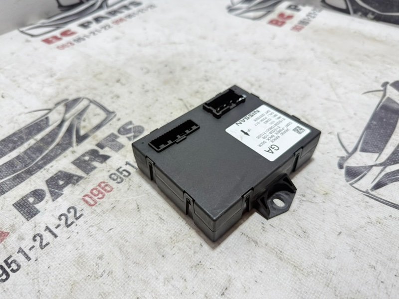 Блок управления крышкой багажника Nissan Rogue T33 1.5 Блок управления крышкой багажника Nissan Rogue T33 1.5