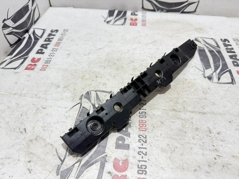 Направляющая бампера задняя правая Rogue 2022 T33 1.5