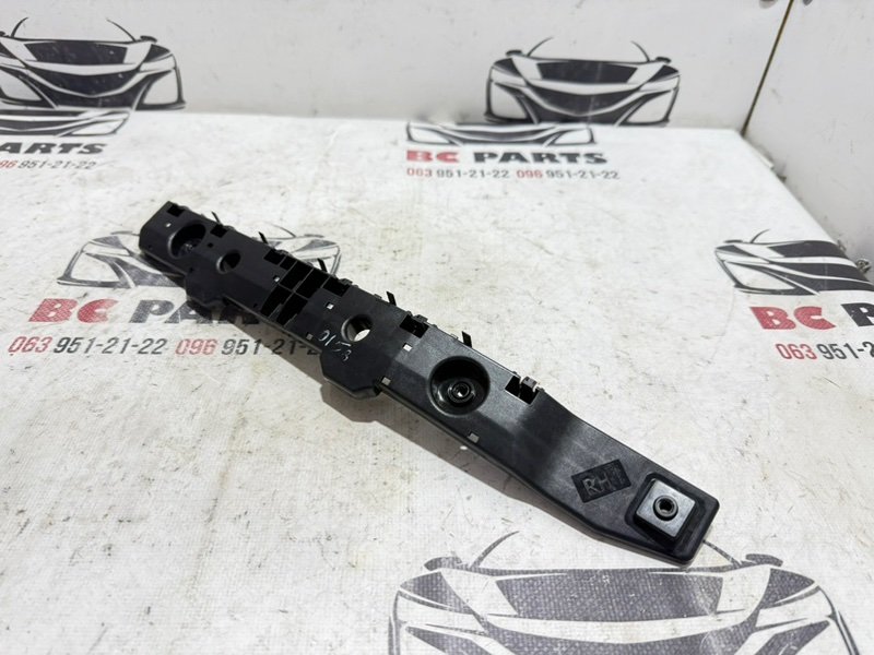 Направляющая бампера задняя правая Nissan Rogue T33 1.5