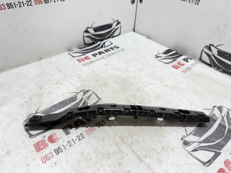 Направляющая бампера задняя правая Rogue 2022 T33 1.5