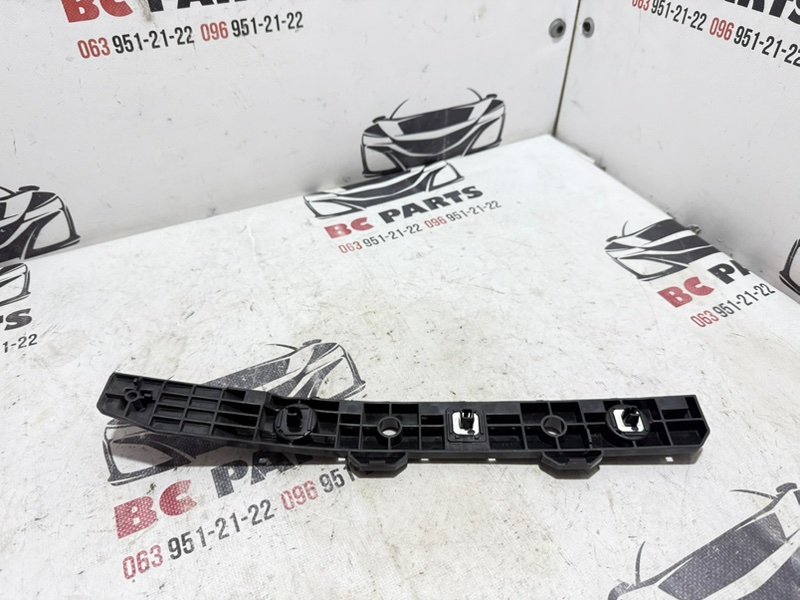 Направляющая бампера задняя правая Rogue 2022 T33 1.5