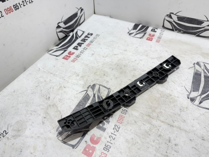 Направляющая бампера задняя правая Rogue 2022 T33 1.5