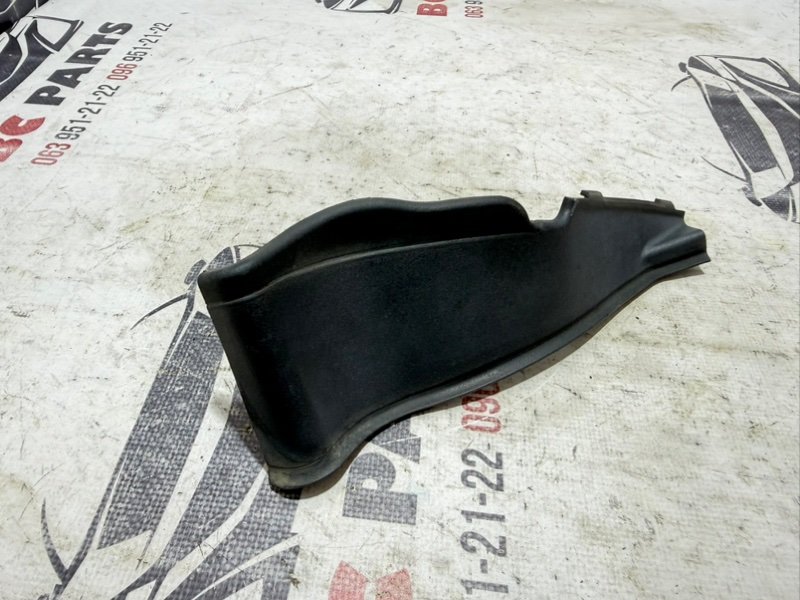 Уголок жабо правый Rogue 2022 T33 1.5