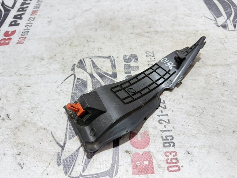 Уголок жабо правый Rogue 2022 T33 1.5