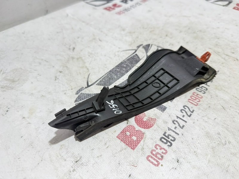 Уголок жабо правый Rogue 2022 T33 1.5