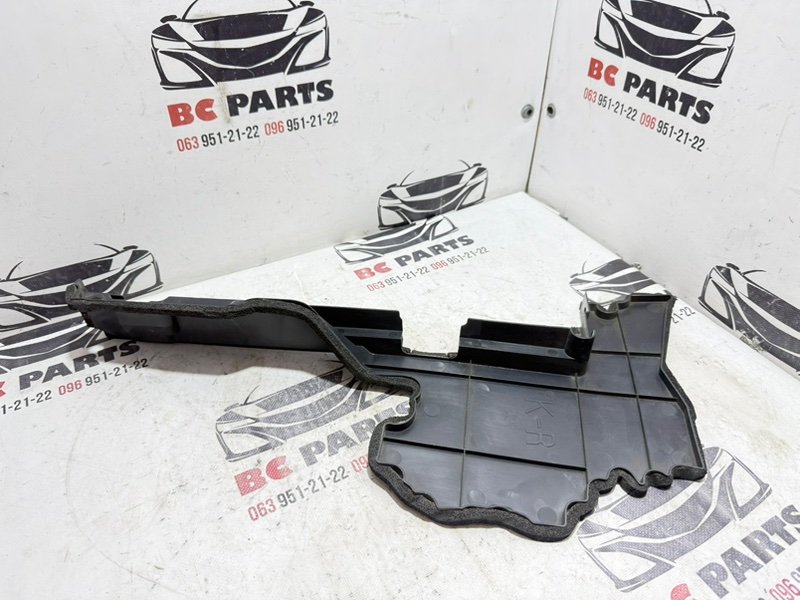 Дефлектор радиатора правый Nissan Rogue 2022 T33 1.5 215586RA0B Б/У
