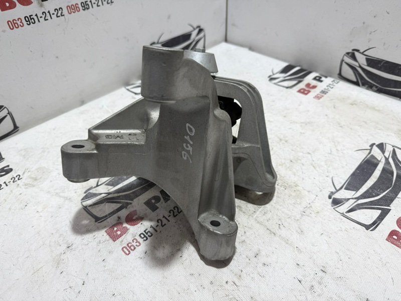 Подушка двигателя правая Nissan Rogue T33 1.5