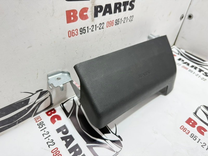 Подушка безопасности в колени правая Kicks 2021 1.6