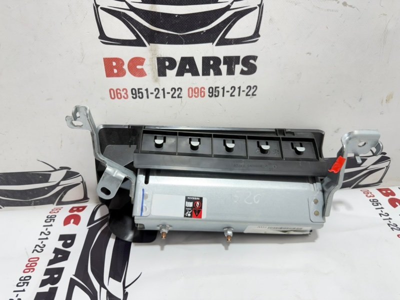 Подушка безопасности в колени правая Kicks 2021 1.6