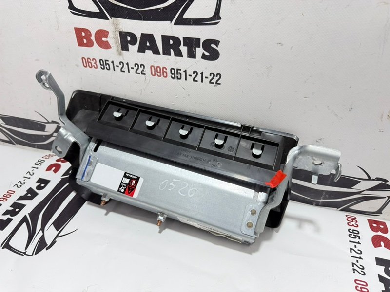 Подушка безопасности в колени правая Kicks 2021 1.6