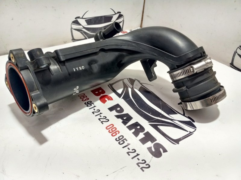 Патрубок интеркулера Nissan Rogue 2022 T33 1.5 165766RC2A Б/У