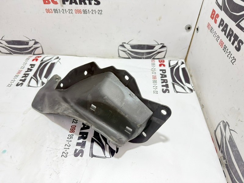 Брызговик передний правый Rogue 2022 T33 1.5