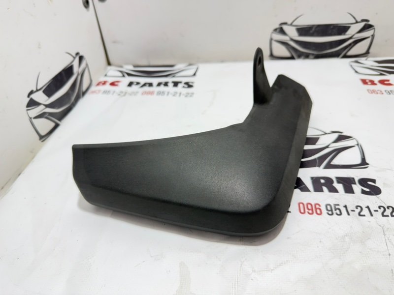 Брызговик задний левый Nissan Rogue T33 1.5