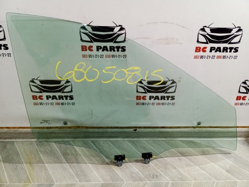 Стекло двери переднее правое Nissan Rogue 2021 T33 2.5 80300-6RA0D Б/У