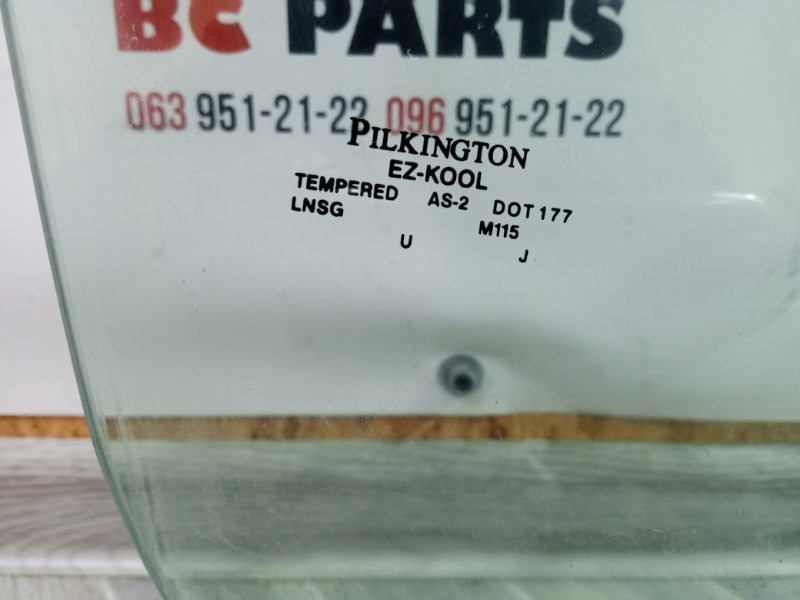 Стекло двери переднее правое Rogue 2021 T33 2.5