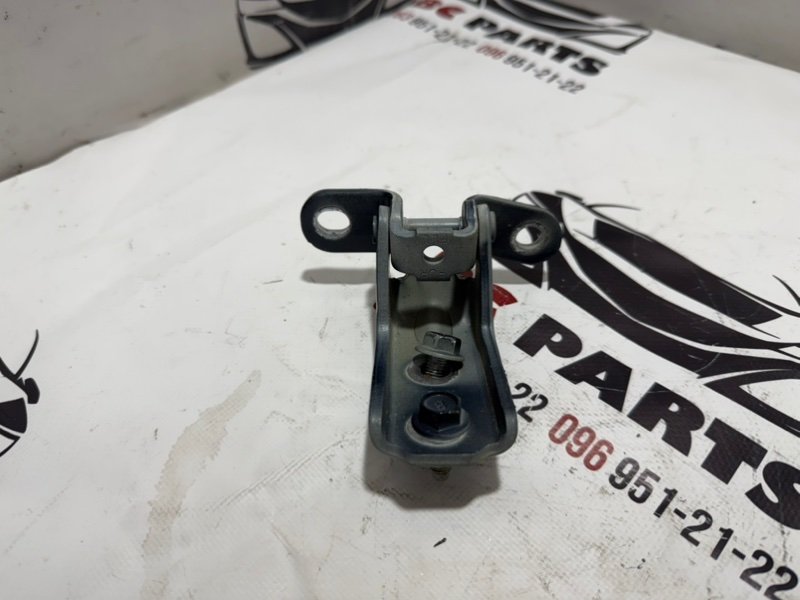 Петля двери передняя левая EV6 2023