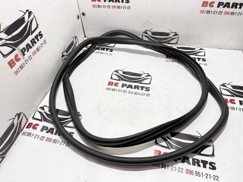 Уплотнитель кузова передний левый Nissan Rogue 2021 T33 2.5 76922-6RA0A Б/У