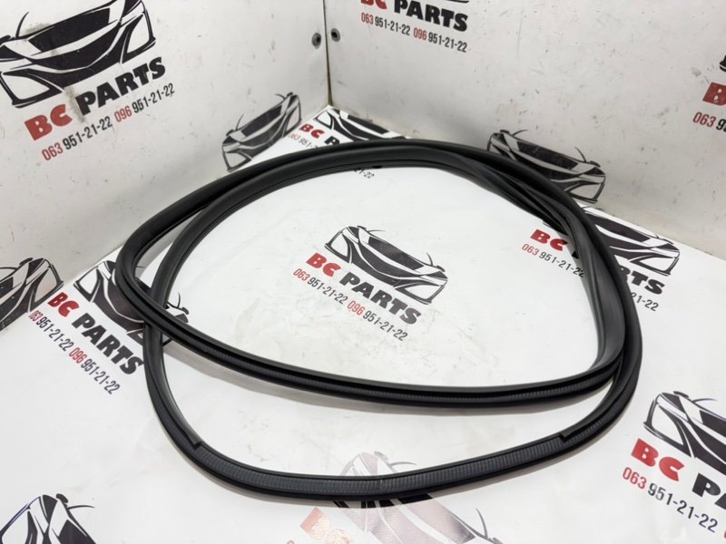 Уплотнитель кузова задний левый Nissan Rogue 2021 T33 2.5 76924-6RA0A Б/У