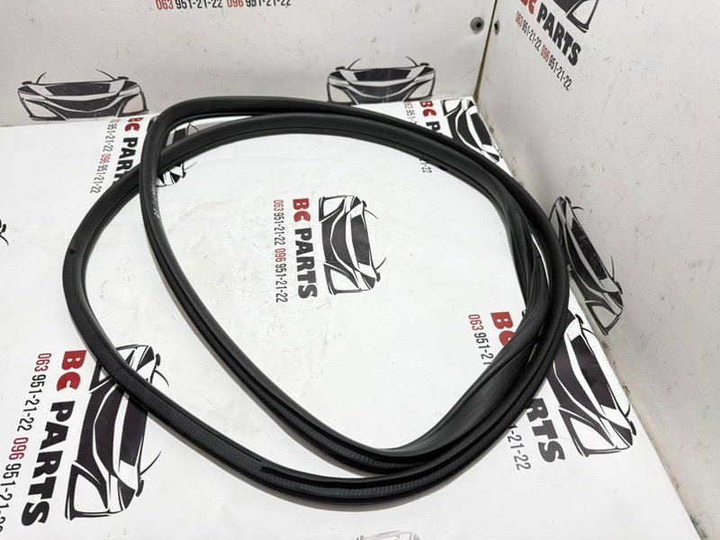 Уплотнитель кузова задний левый Rogue 2021 T33 2.5