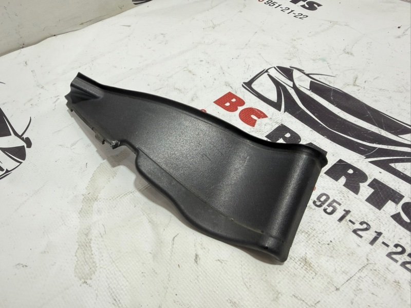 Уголок жабо правый Nissan Rogue T33 2.5