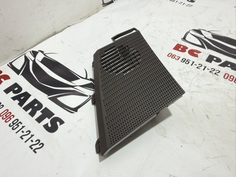 Накладка торпедо правая Nissan Rogue T33 2.5