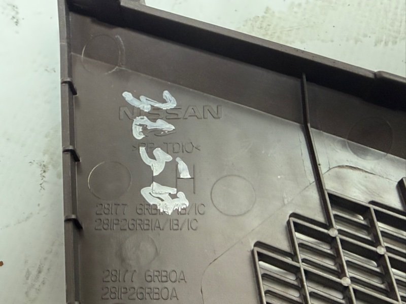 Накладка торпедо левая Rogue 2021 T33 2.5