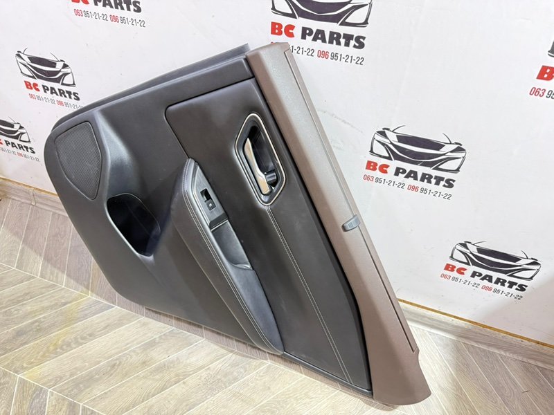 Обшивка боковой двери задняя правая Nissan Rogue T33 2.5
