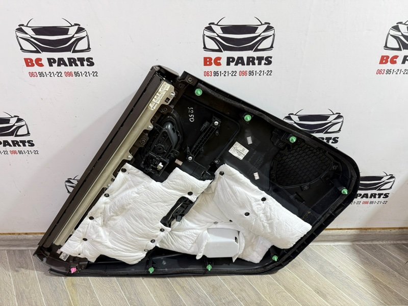 Обшивка боковой двери задняя правая Rogue 2021 T33 2.5