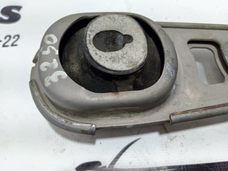 Подушка двигателя нижняя Nissan Rogue T33 2.5 Подушка двигателя нижняя Nissan Rogue T33 2.5