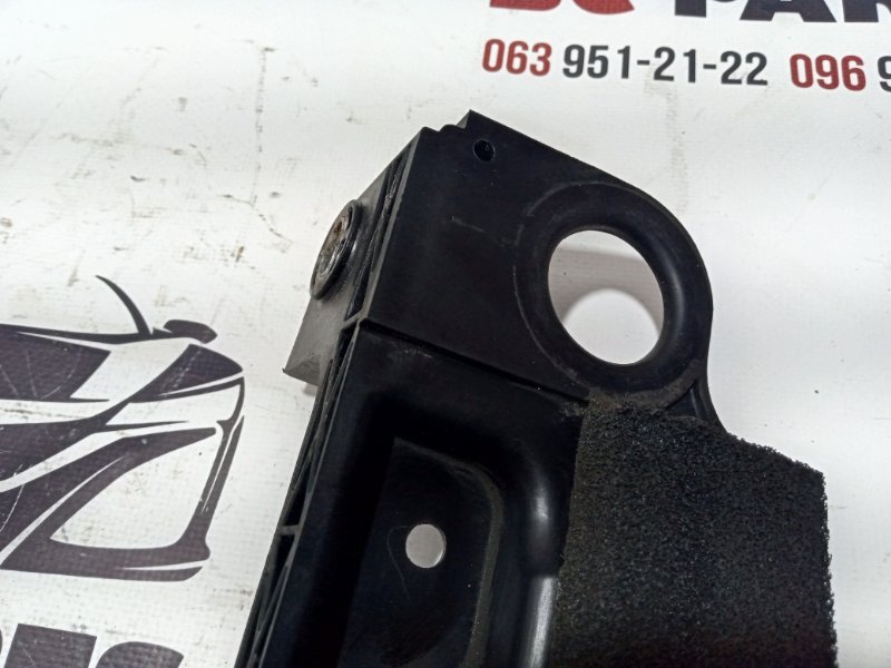 Крепление радиатора Nissan Rogue T33 2.5