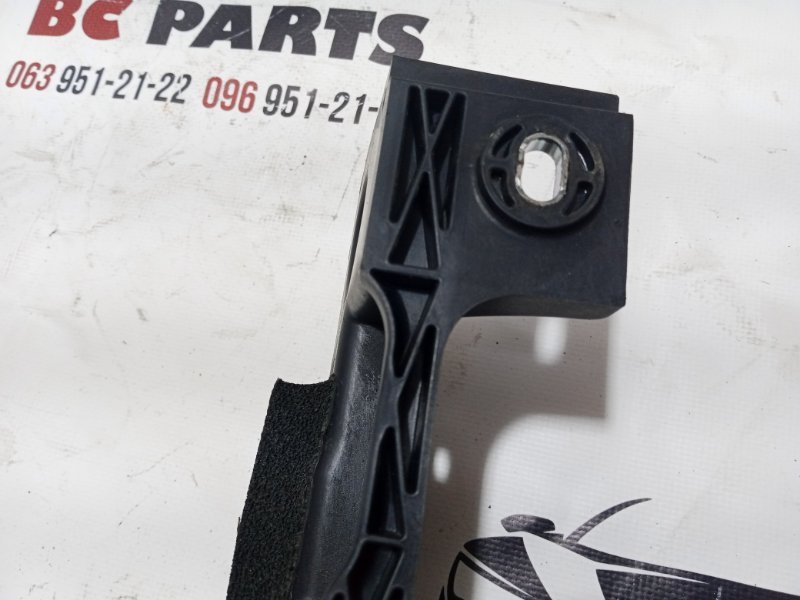 Крепление радиатора Rogue 2021 T33 2.5