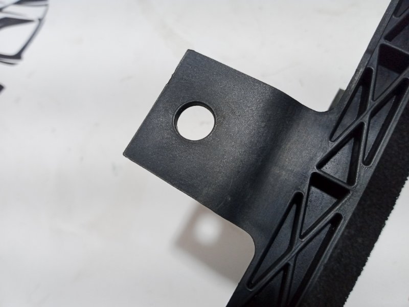 Крепление радиатора Rogue 2021 T33 2.5