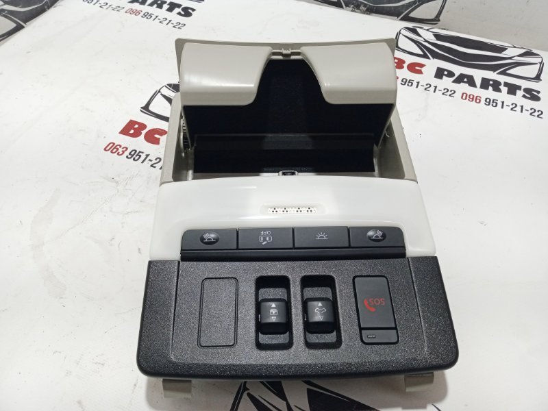 Плафон подсветки салона Nissan Rogue T33 1.5