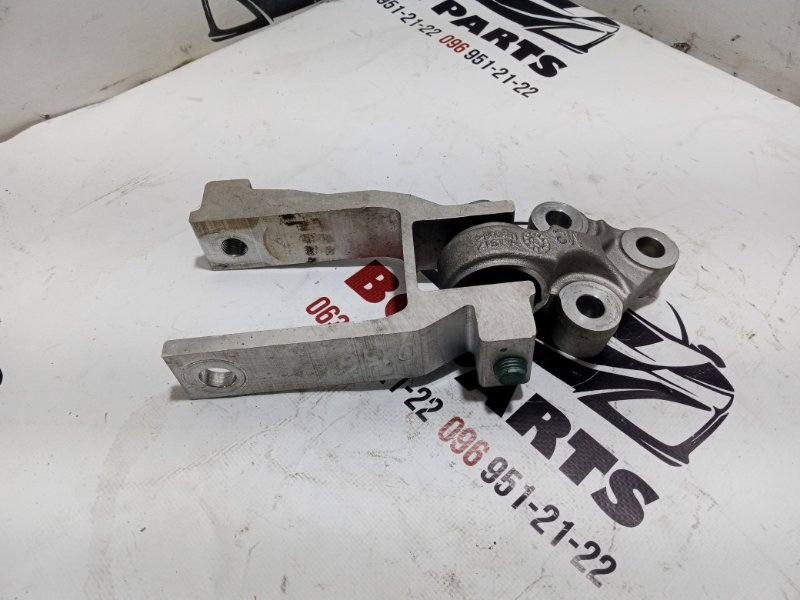 Кронштейн подушки двигателя Nissan Rogue 2022 T33 1.5 113326RC0A Б/У