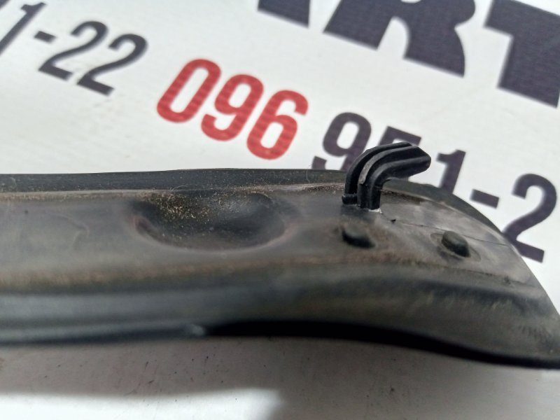 Пыльник крыла передний правый Nissan Rogue T33 2.5