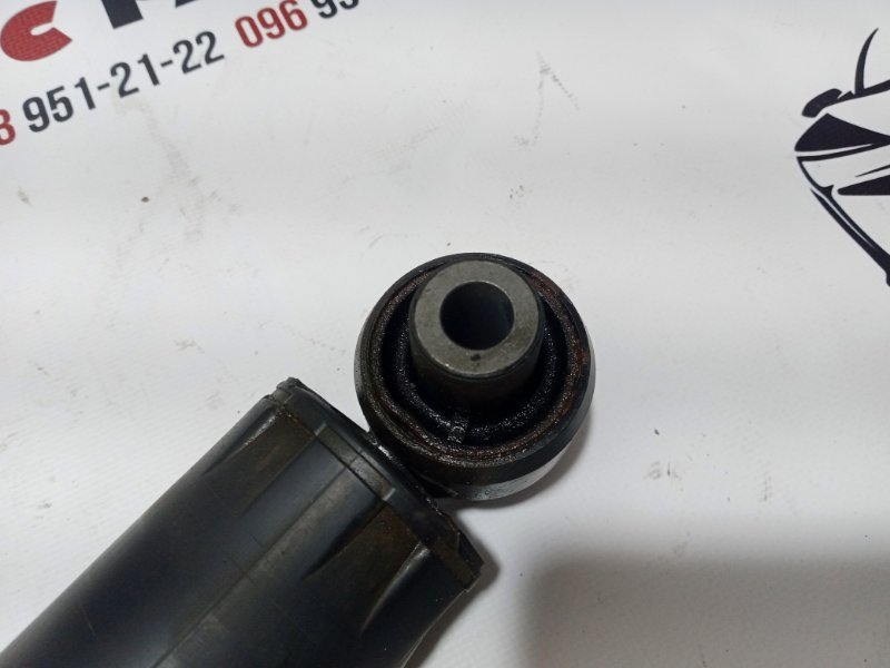 Амортизатор подвески задний Nissan Rogue T32 QR25 2.5