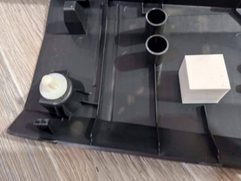 Накладка замка багажника задняя Rogue 2021 T33 2.5