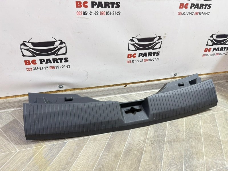 Накладка замка багажника Rogue 2021 T33 2.5