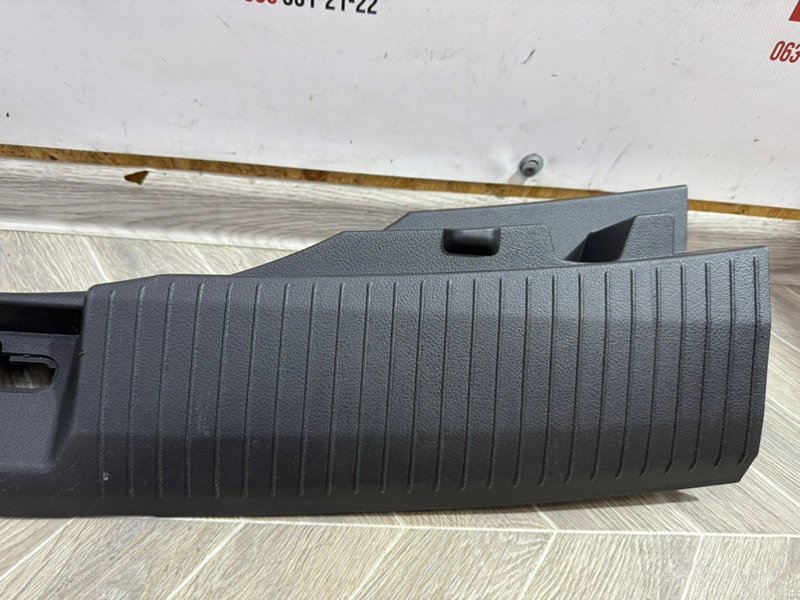 Накладка замка багажника Rogue 2021 T33 2.5