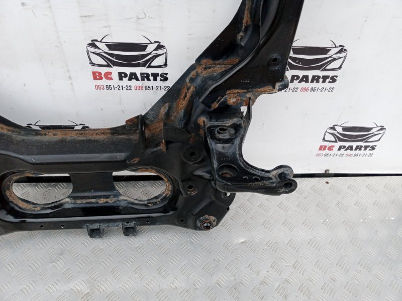 Подрамник передний Nissan Rogue T33 2.5