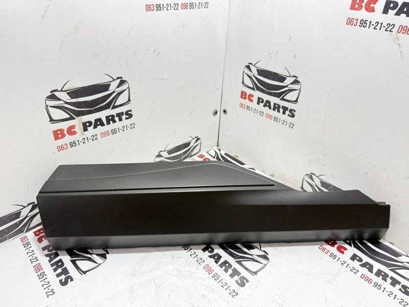 Запчасть накладка двери задняя левая Nissan Rogue 2021 T33 2.5 828716rr0a Б/У Накладка двери задняя левая Nissan Rogue 2021 T33 2.5 828716rr0a Б/У