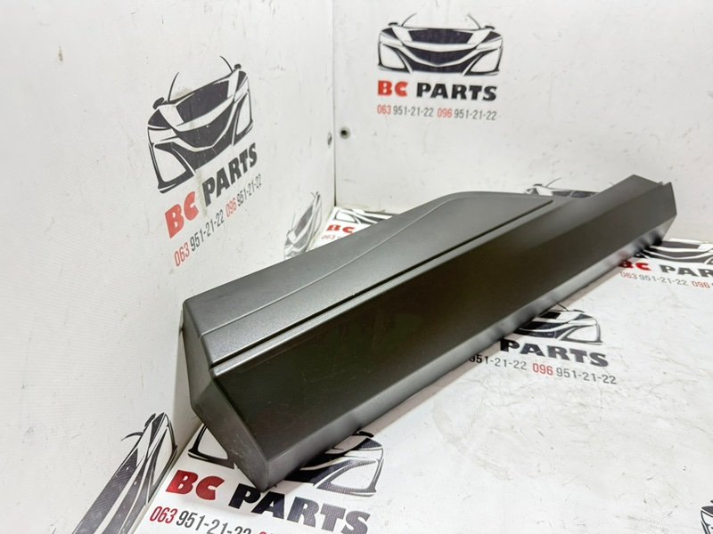 Накладка двери задняя левая Rogue 2021 T33 2.5 Накладка двери задняя левая Rogue 2021 T33 2.5