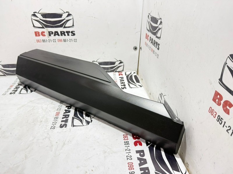 Накладка двери задняя левая Nissan Rogue T33 2.5 Накладка двери задняя левая Nissan Rogue T33 2.5