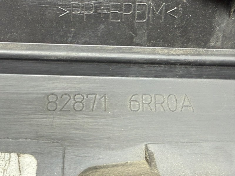 Накладка двери задняя левая Rogue 2021 T33 2.5 Накладка двери задняя левая Rogue 2021 T33 2.5