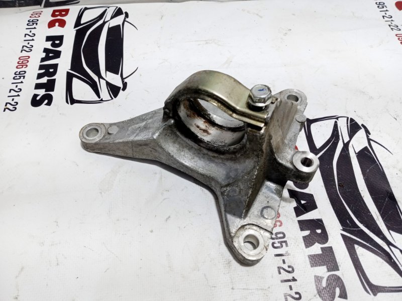 Кронштейн полуоси передний правый Rogue 2021 T33 2.5