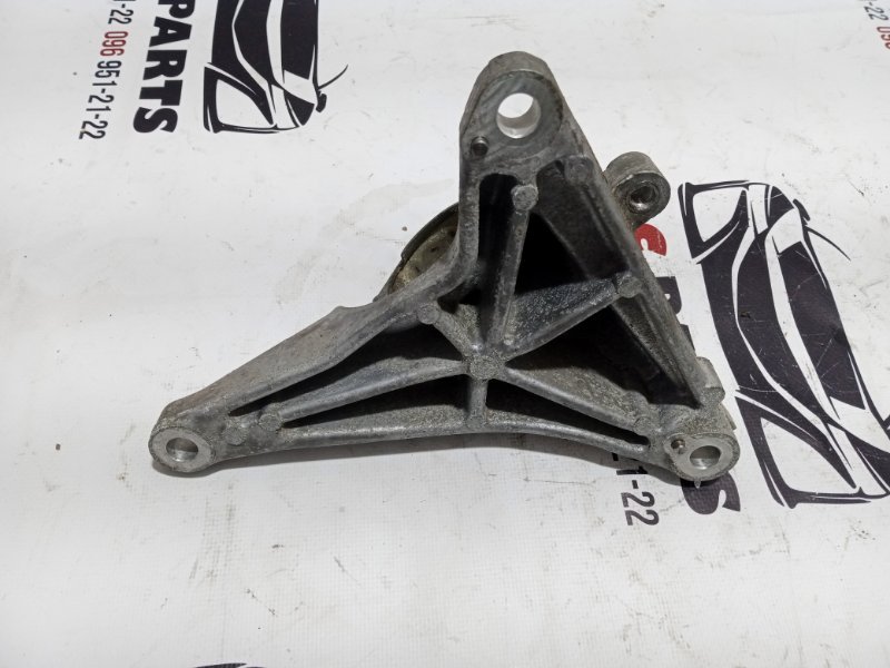 Кронштейн полуоси передний правый Rogue 2021 T33 2.5