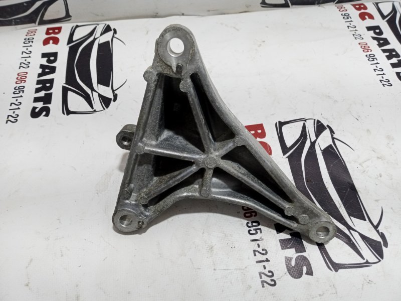 Кронштейн полуоси передний правый Rogue 2021 T33 2.5