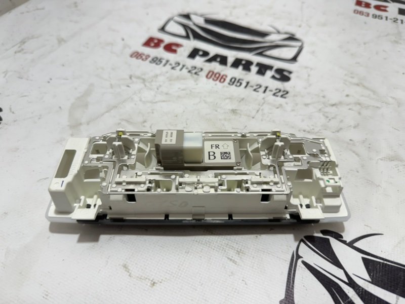 Плафон подсветки салона передний Kicks 2021 1.6