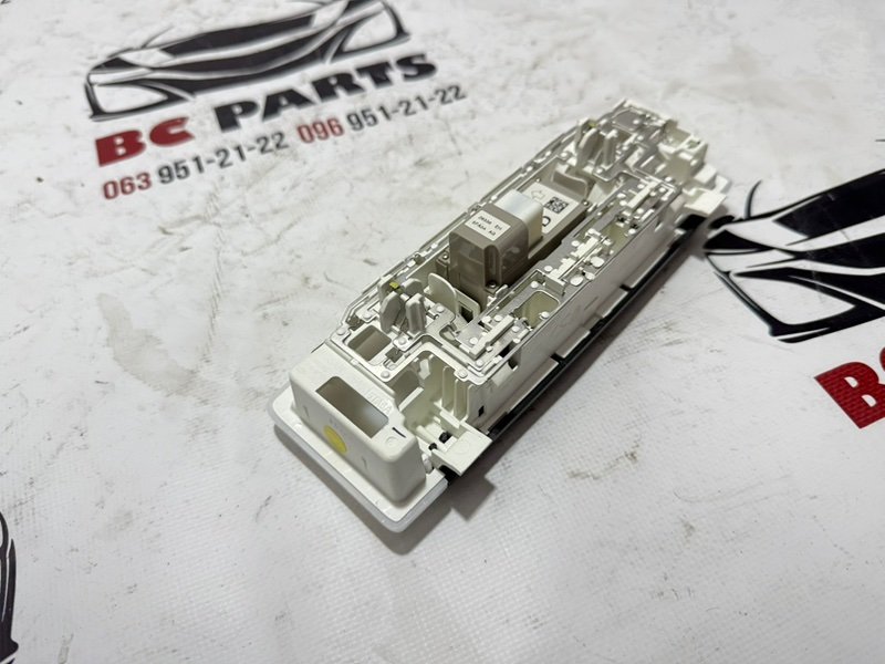 Плафон подсветки салона передний Kicks 2021 1.6