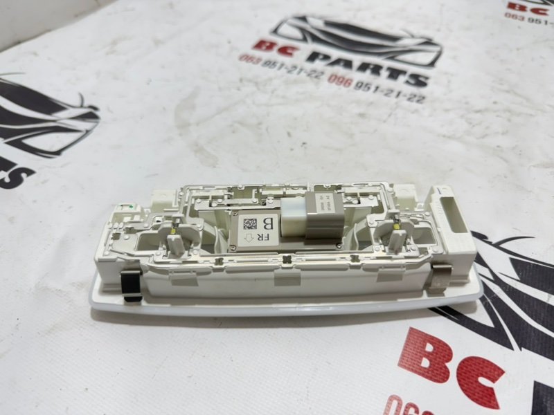 Плафон подсветки салона передний Kicks 2021 1.6